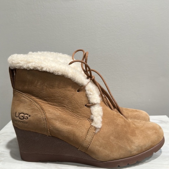 Ugg  women’s Jeovana Wedge Boots Size 8.5 - Picture 3 of 14